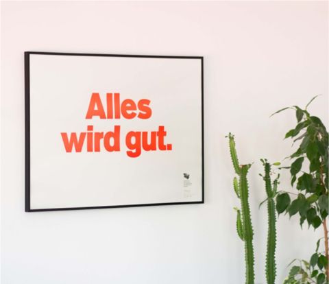 Plakat mit dem Schriftzug &bdquo;Alles wird gut.&ldquo; im B&uuml;ro von Silberschmidt Media