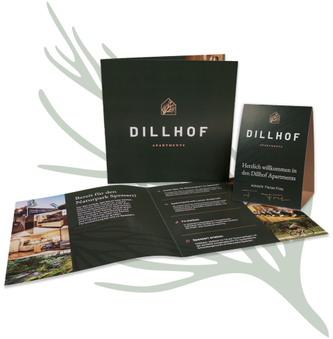 Die Printmedien f&uuml;r die Dillhof Apartments: Aufsteller und eine kurze Image-Brosch&uuml;re