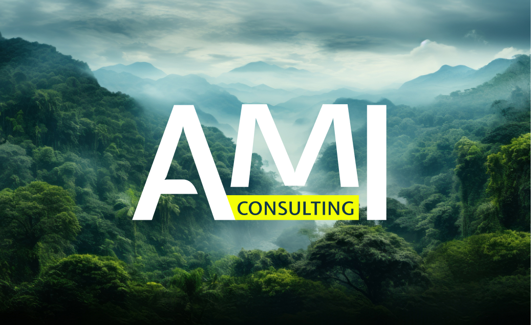 Logo von Amiation und im Hintergrund eine waldige, weitläufige Landschaft.