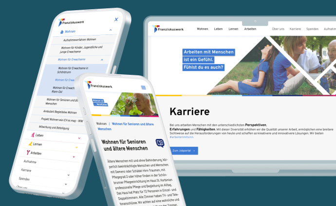 Website des Franziskuswerks auf einem Laptop und zwei Smartphones. Der Laptop zeigt die Karriereseite mit einem Bannerbild und dem Slogan 'Arbeiten mit Menschen ist ein Gefühl. Fühlst du es auch?'. Die Smartphones zeigen die Navigation sowie eine Seite zum Thema Wohnen für Senioren und ältere Menschen.